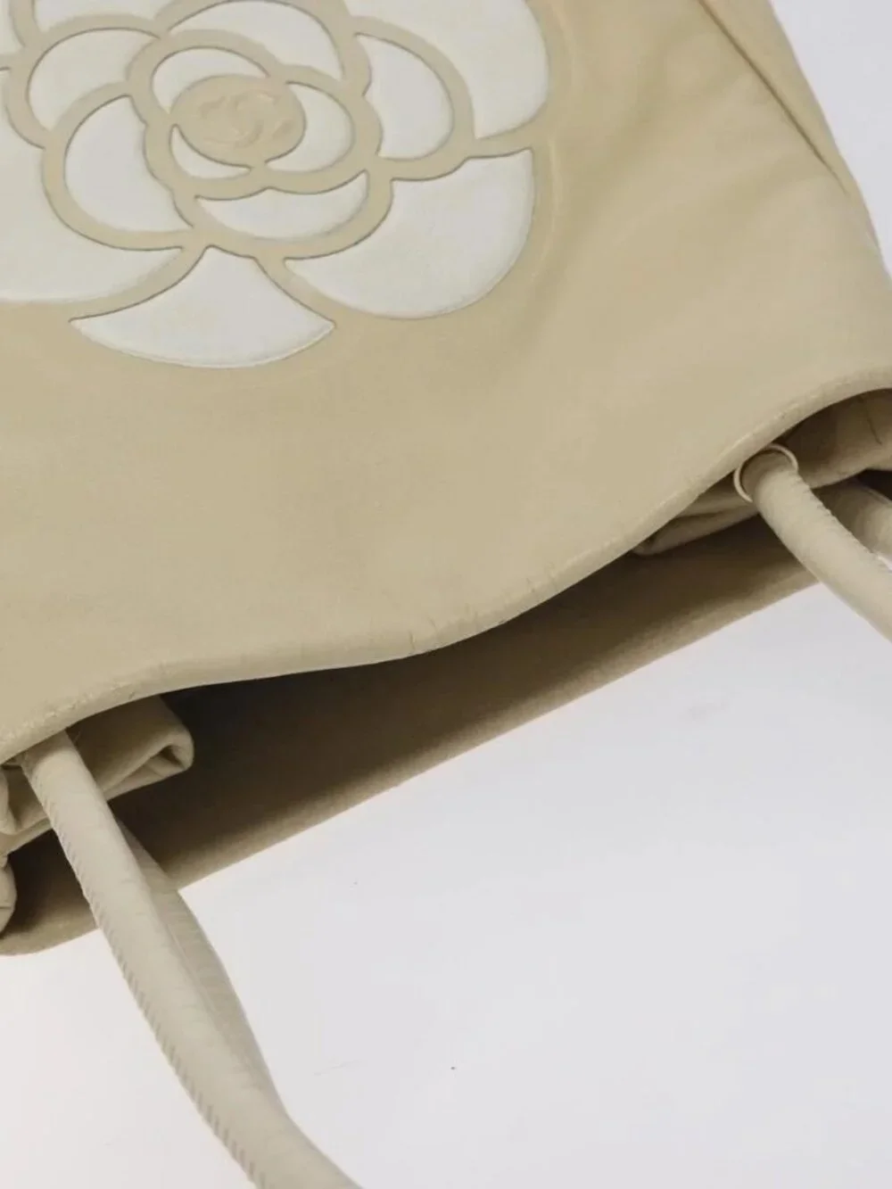 CHANEL Camelia Shoulder Bag Leather Ivory CC Auth 127482